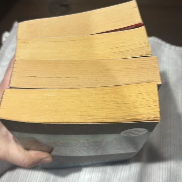 Tim LaHaye & Jerry B. Jenkins Left Behind Series Number 1-4 - Picture 6 of 6